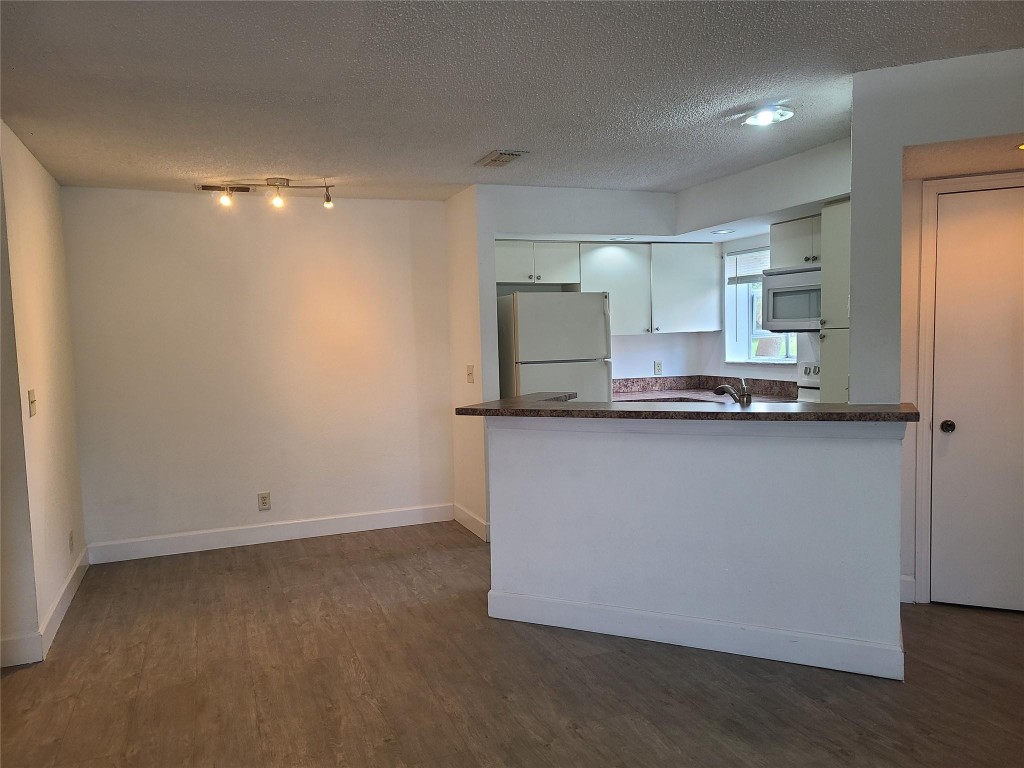 3330 Pinewalk Dr N 1617