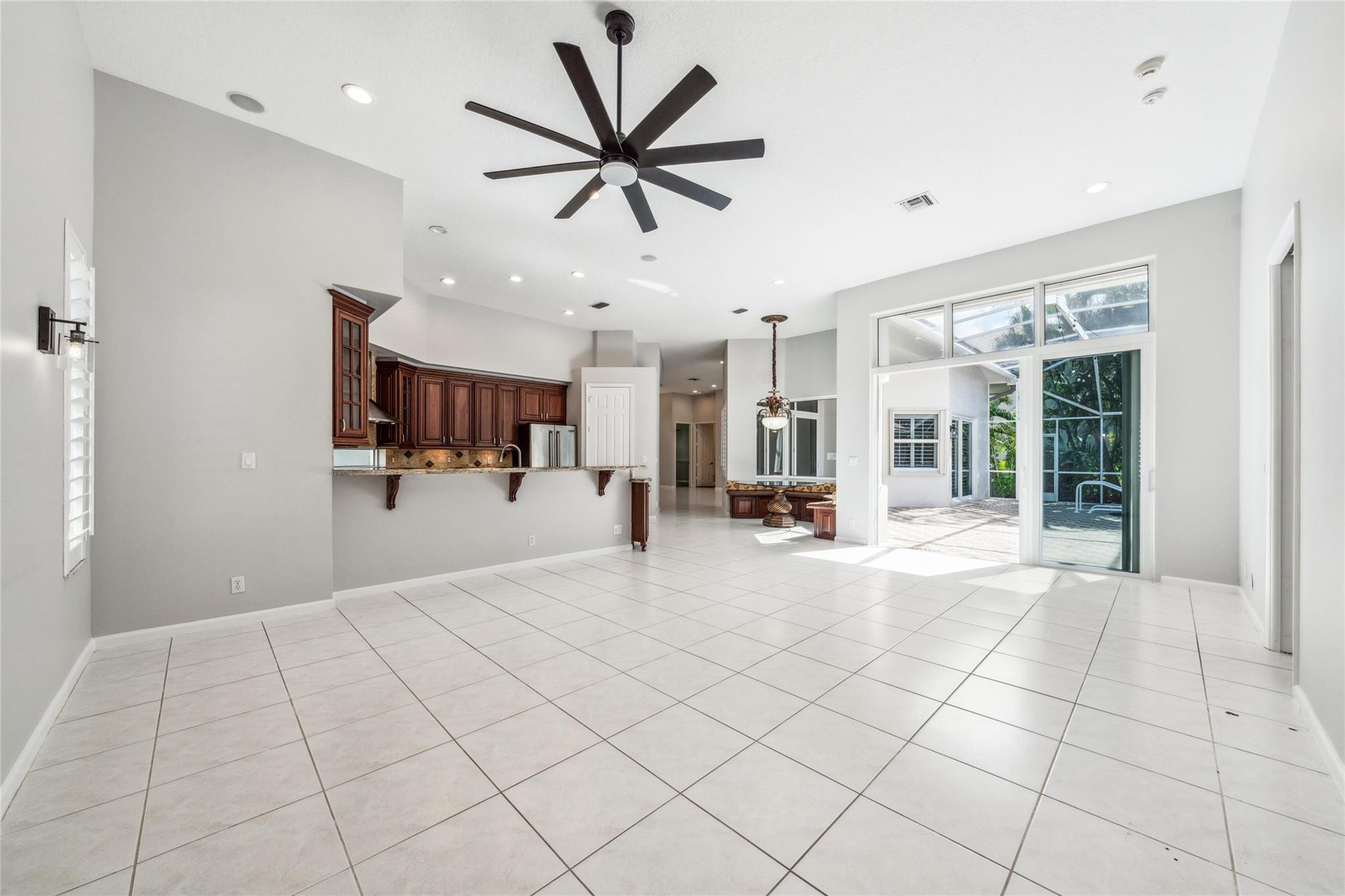 10542 NW 68th Ct