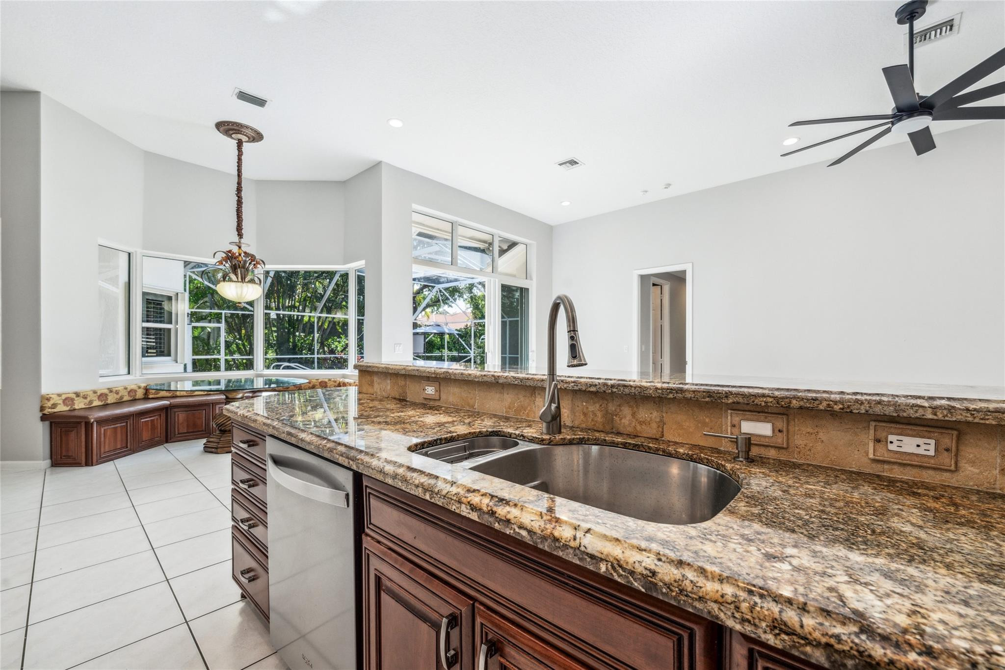 10542 NW 68th Ct