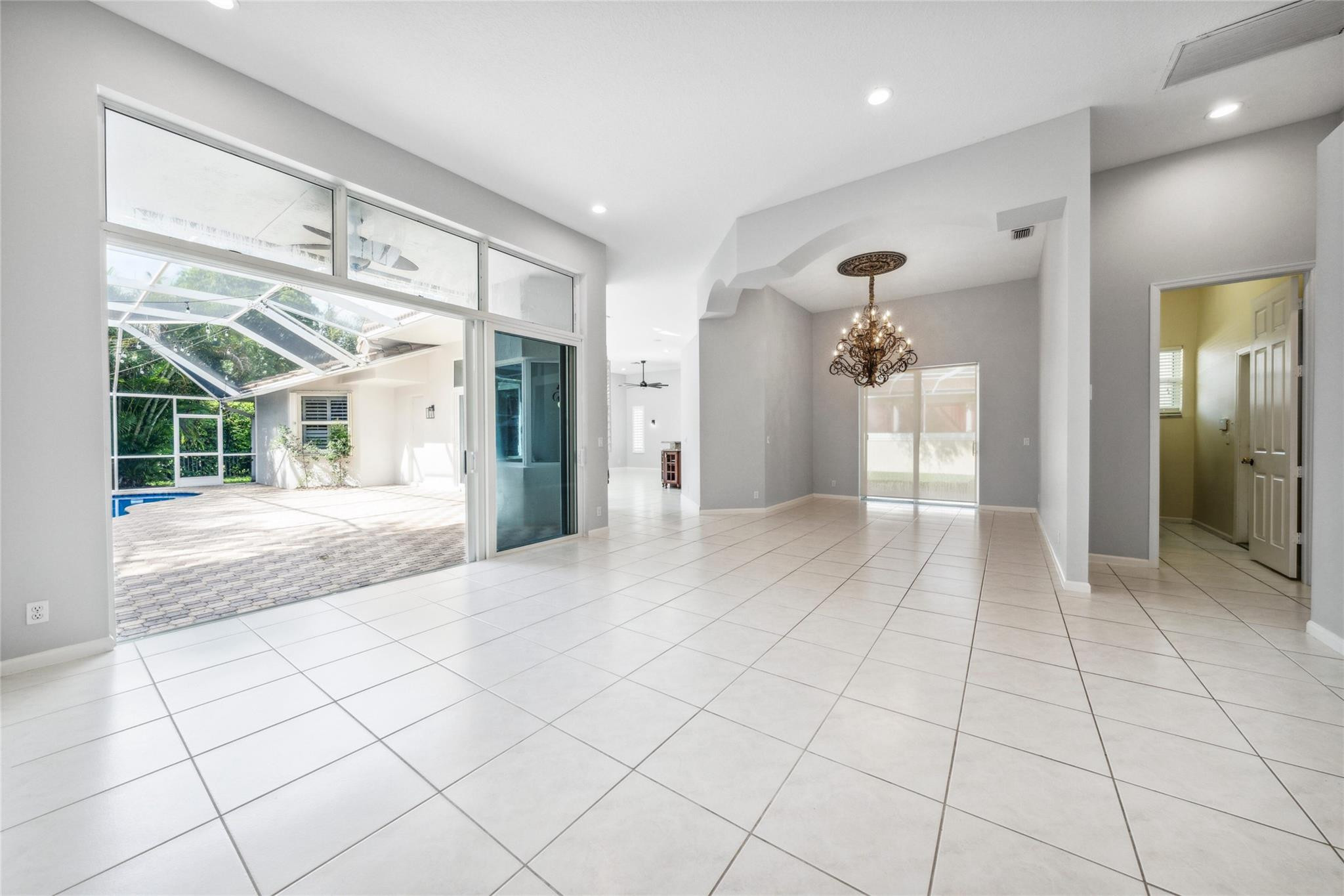 10542 NW 68th Ct