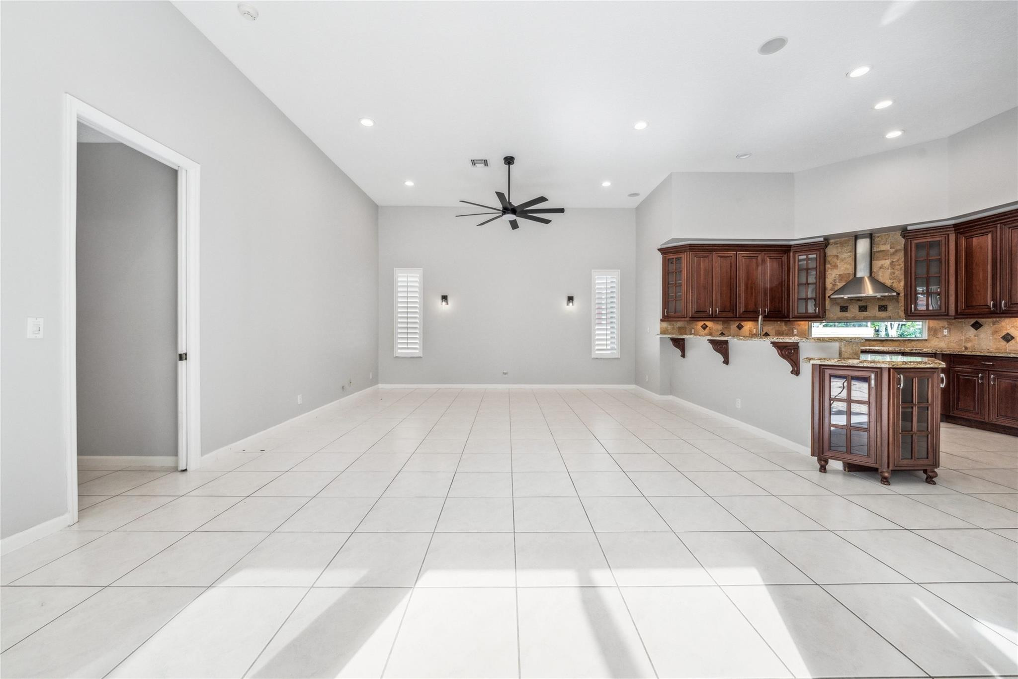 10542 NW 68th Ct