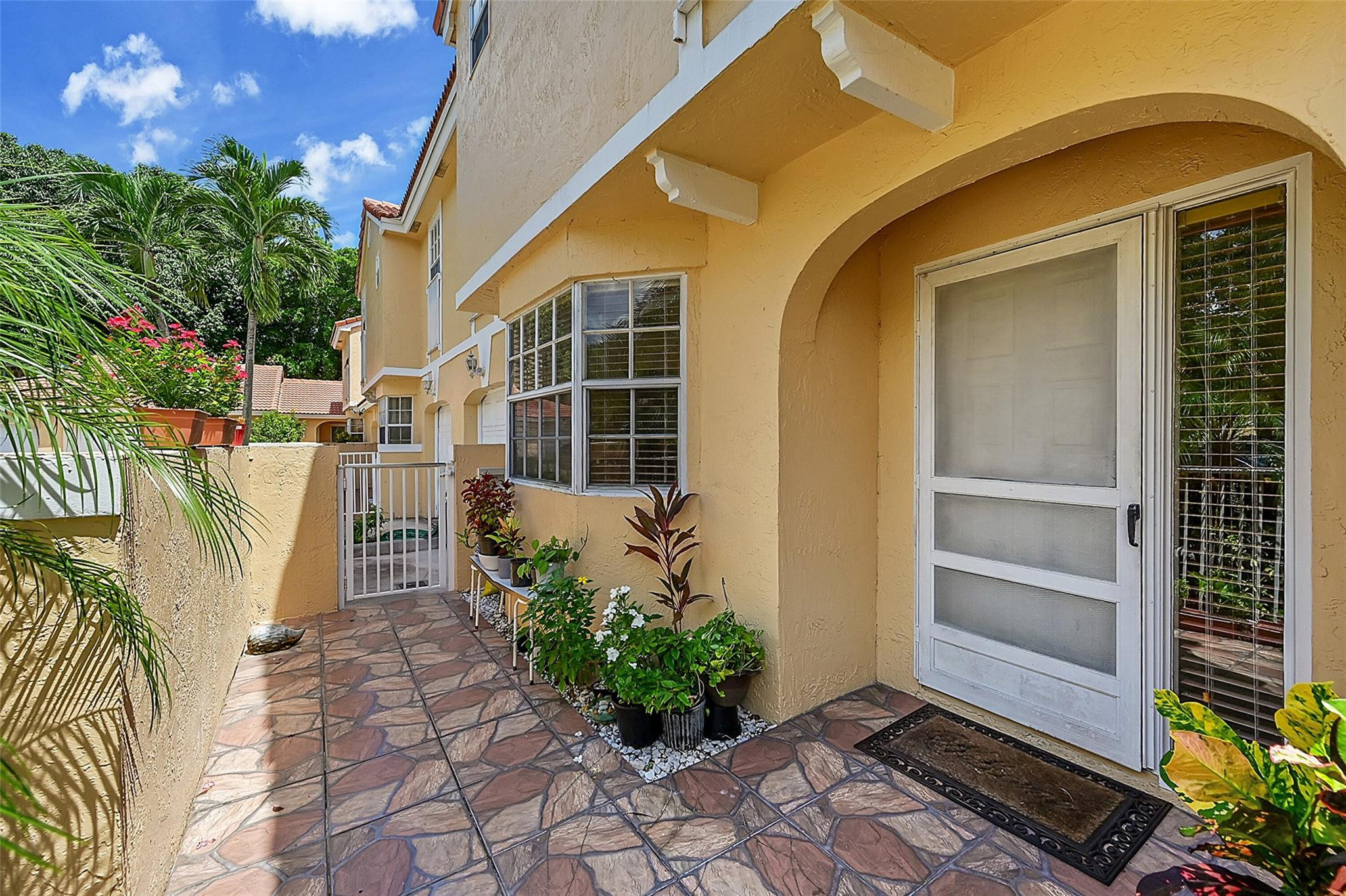 11325 Lakeview Dr 4N