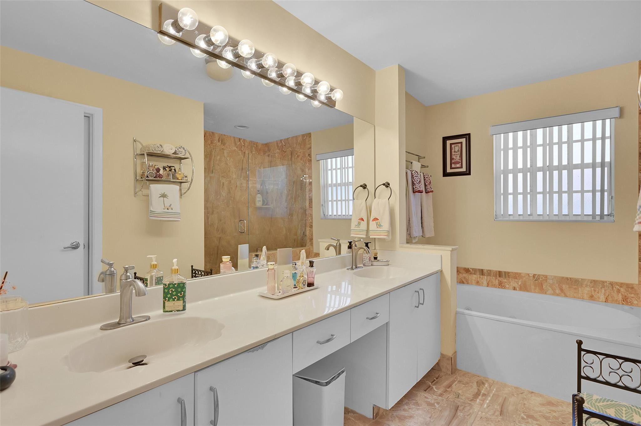 11325 Lakeview Dr 4N