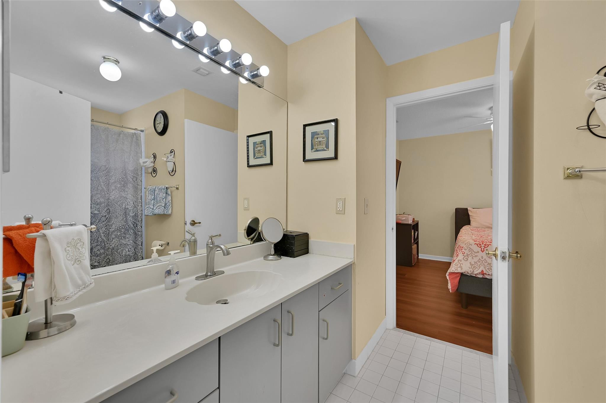 11325 Lakeview Dr 4N