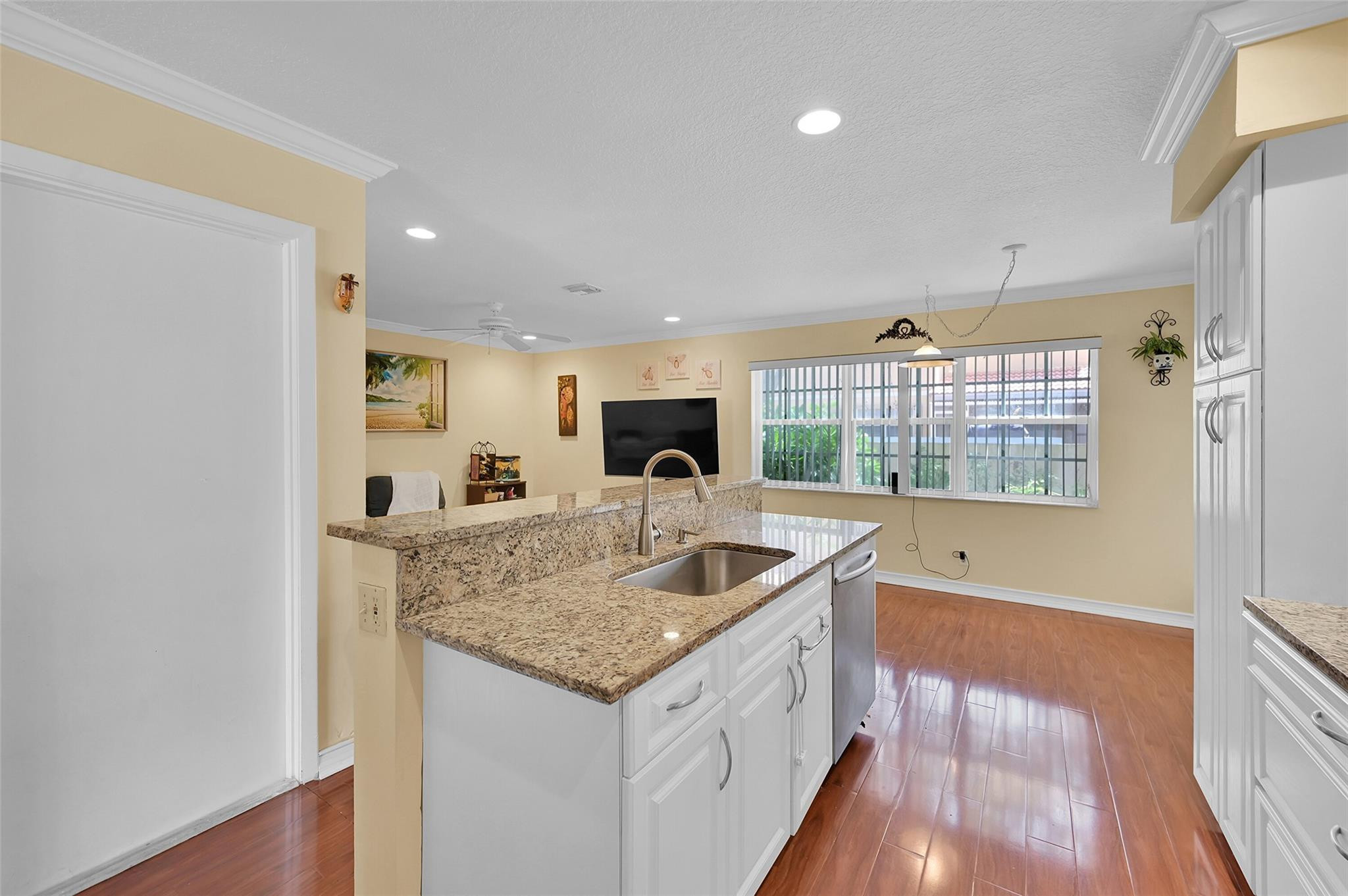 11325 Lakeview Dr 4N