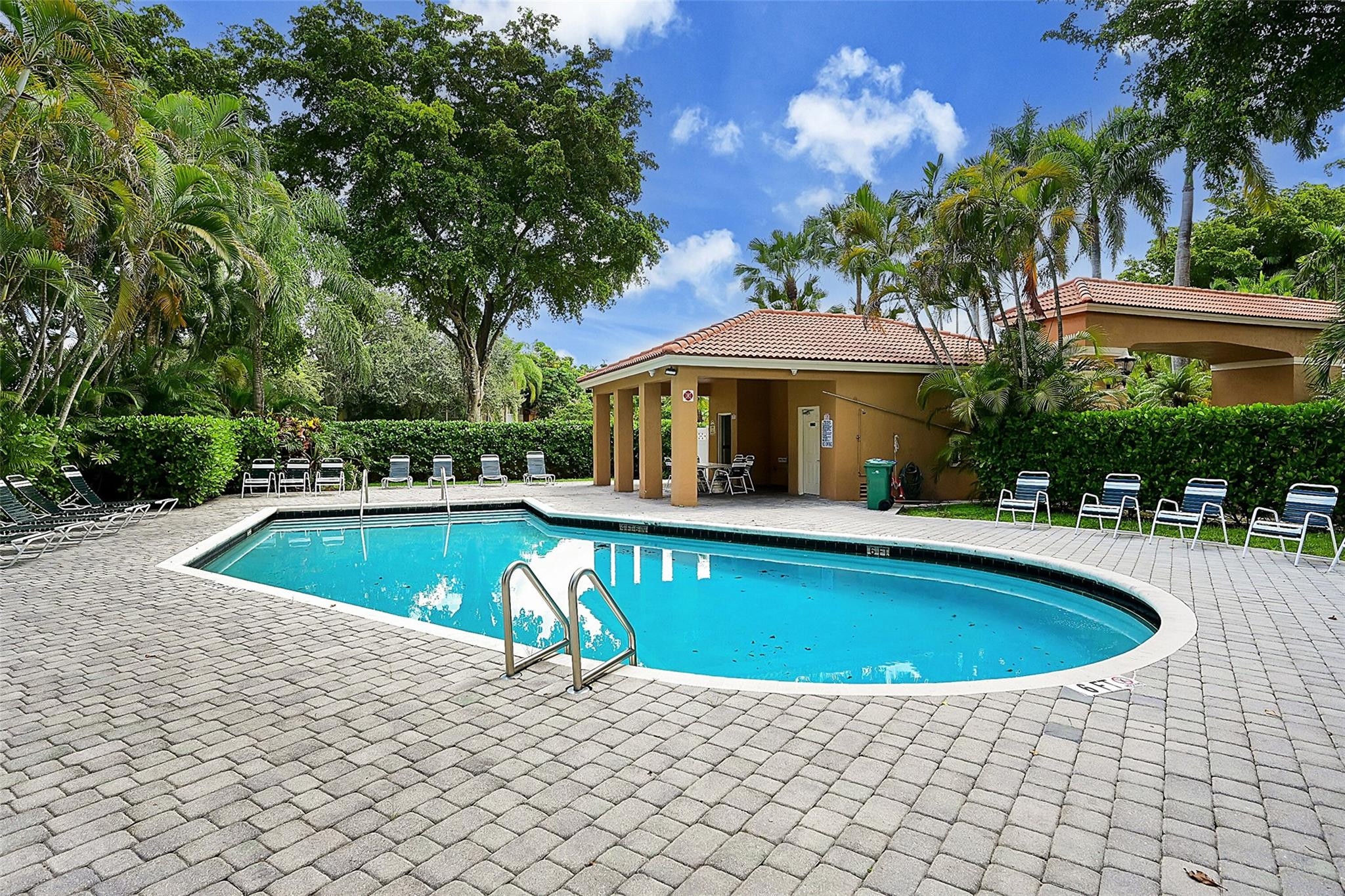 11325 Lakeview Dr 4N