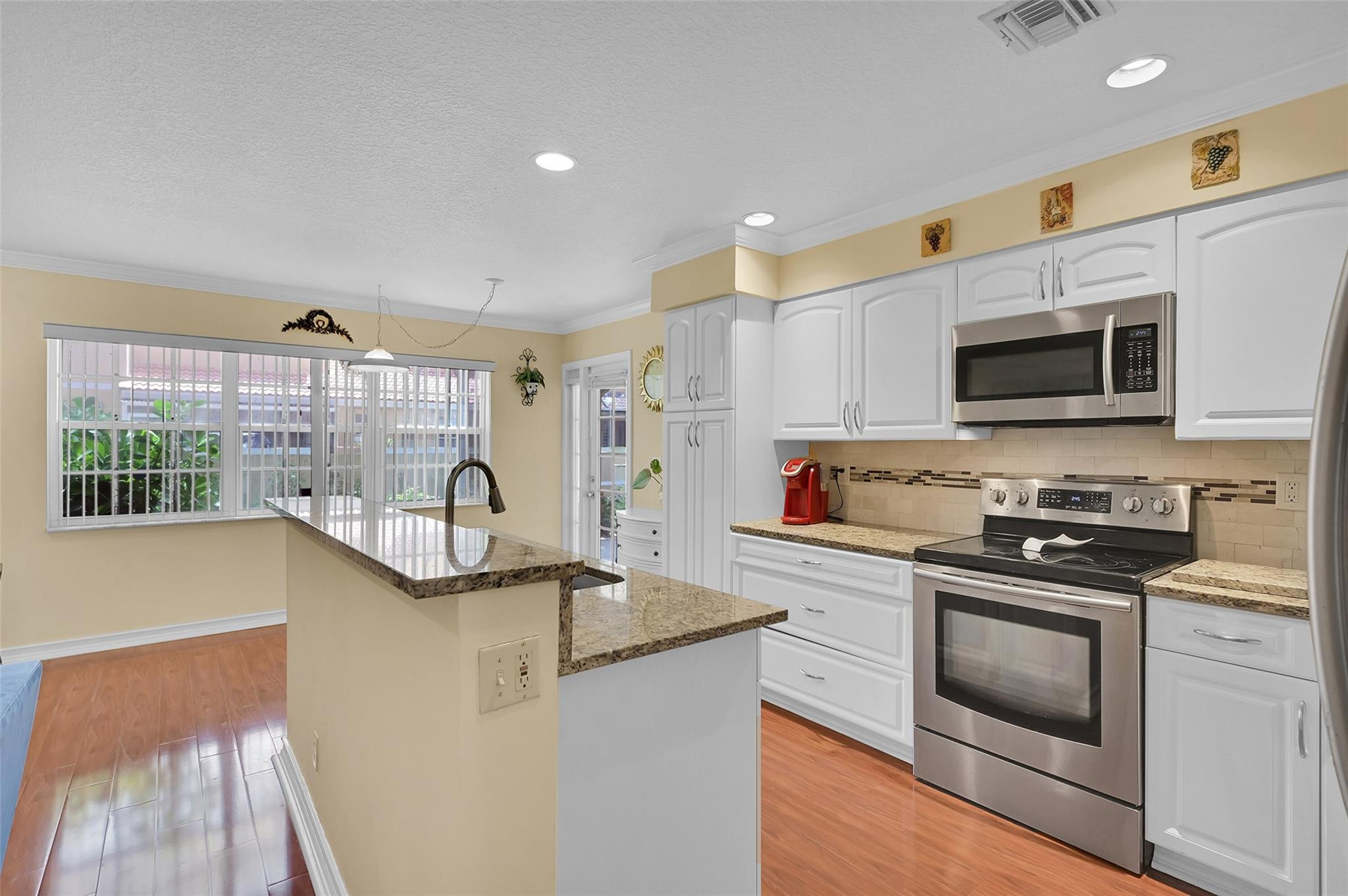 11325 Lakeview Dr 4N