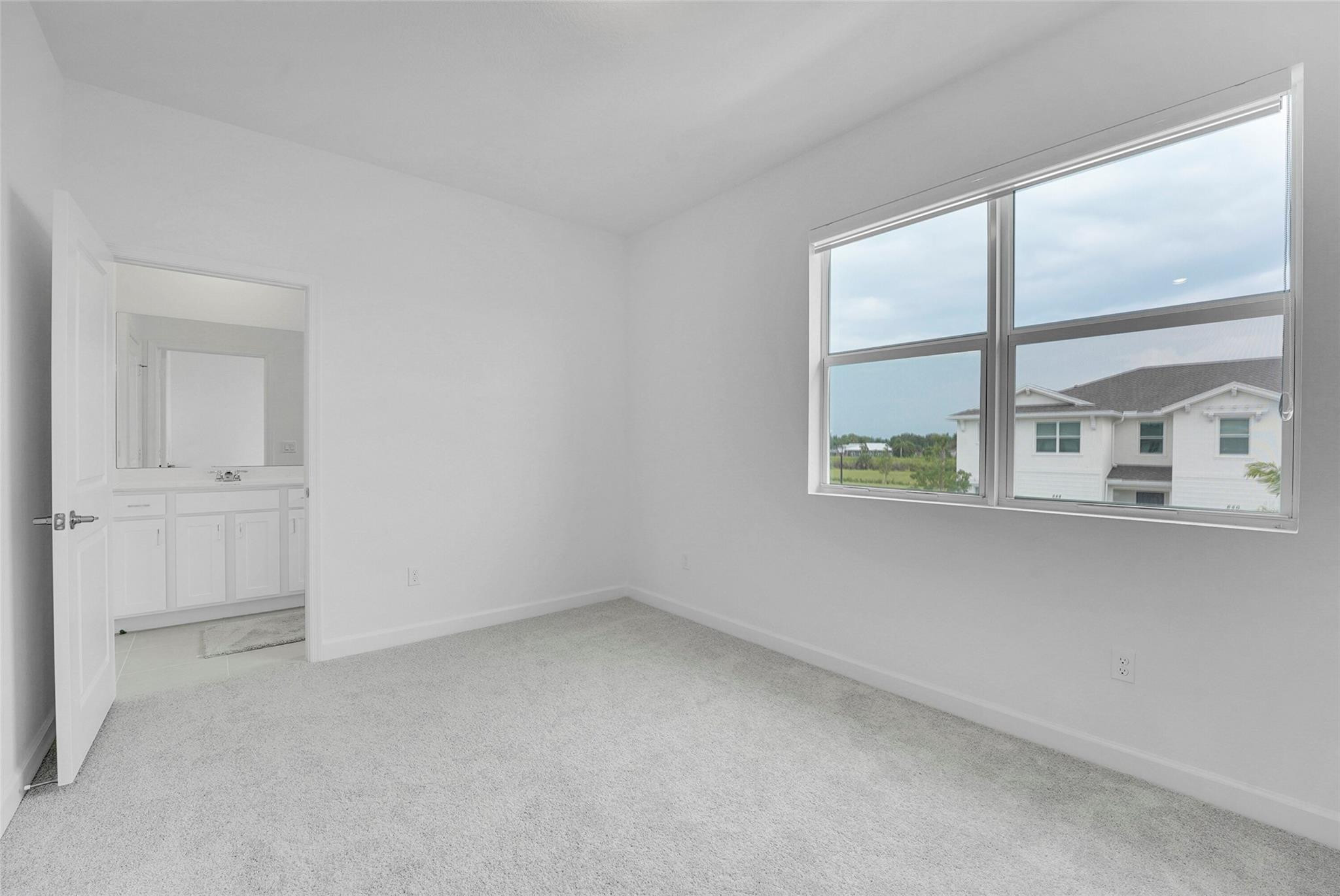 649 SE Lake Falls St