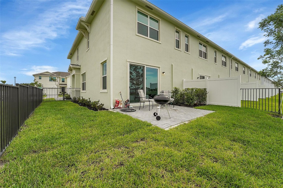 649 SE Lake Falls St