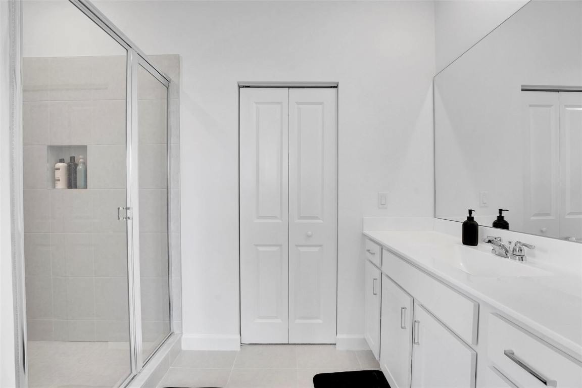 649 SE Lake Falls St