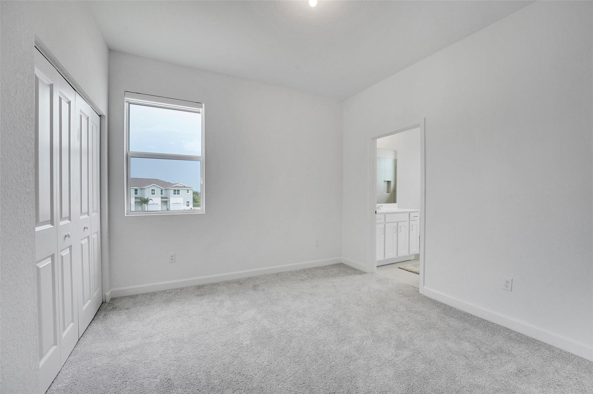 649 SE Lake Falls St