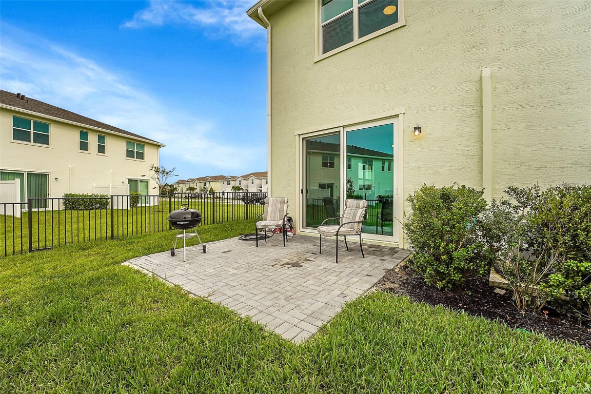 649 SE Lake Falls St