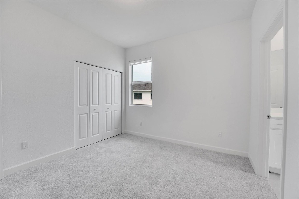 649 SE Lake Falls St