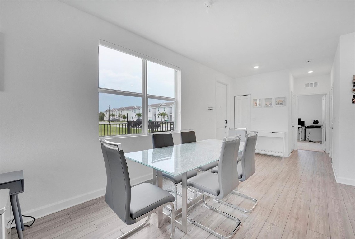 649 SE Lake Falls St