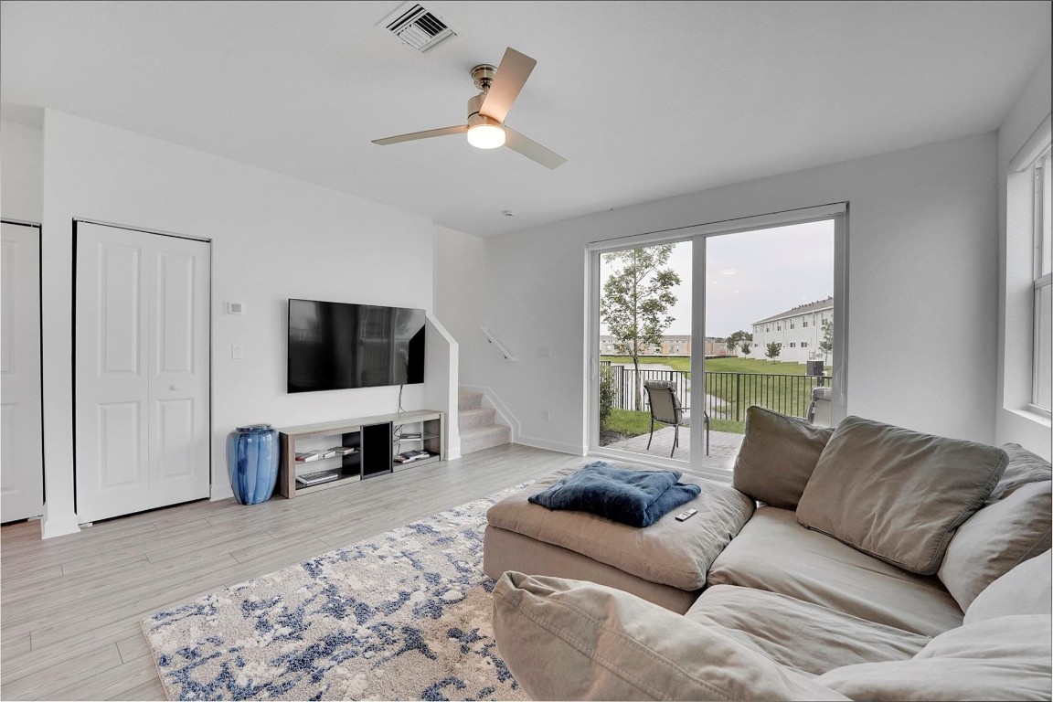 649 SE Lake Falls St