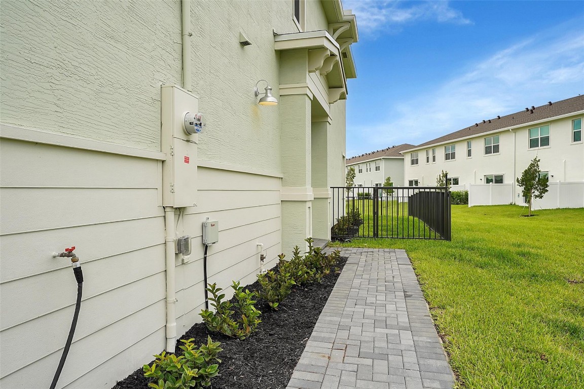 649 SE Lake Falls St