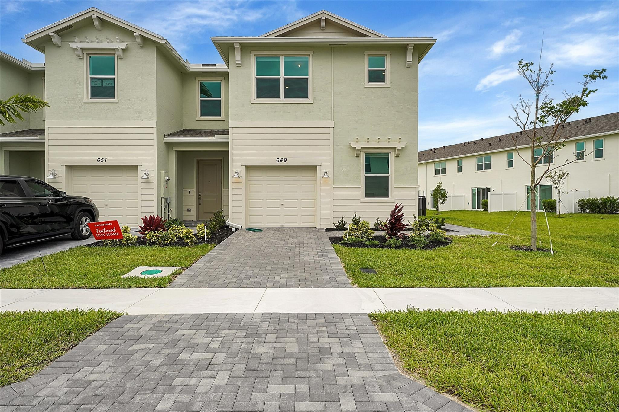 649 SE Lake Falls St