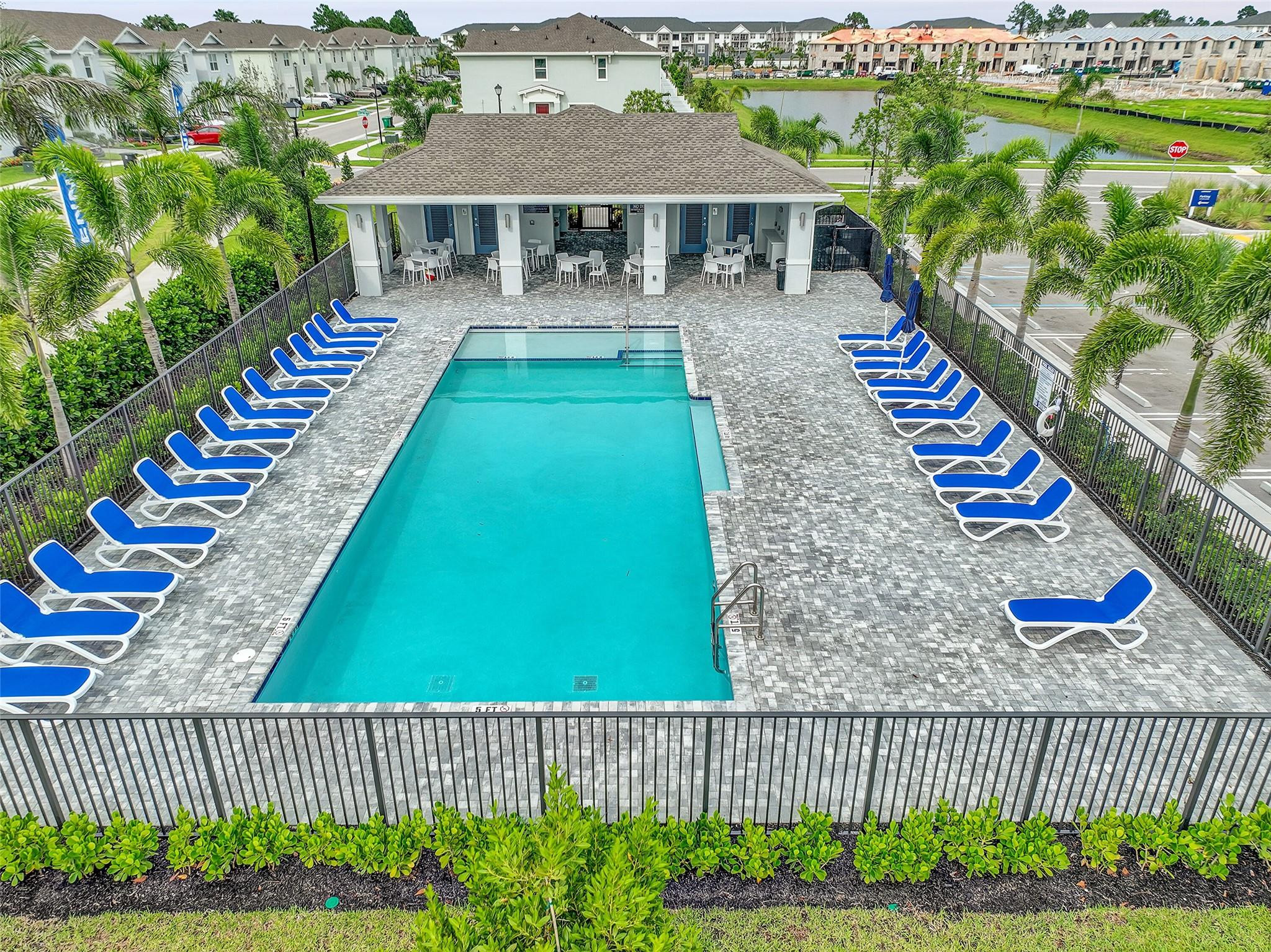 649 SE Lake Falls St