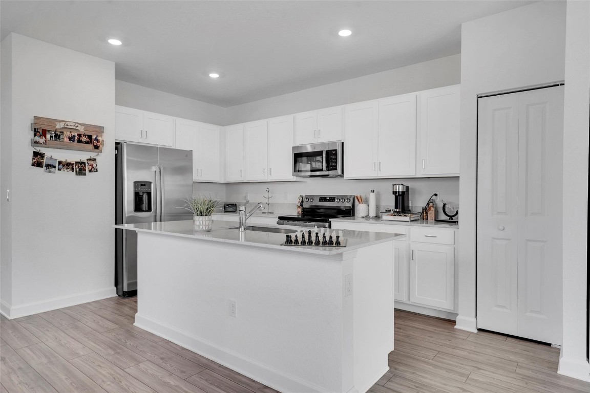 649 SE Lake Falls St