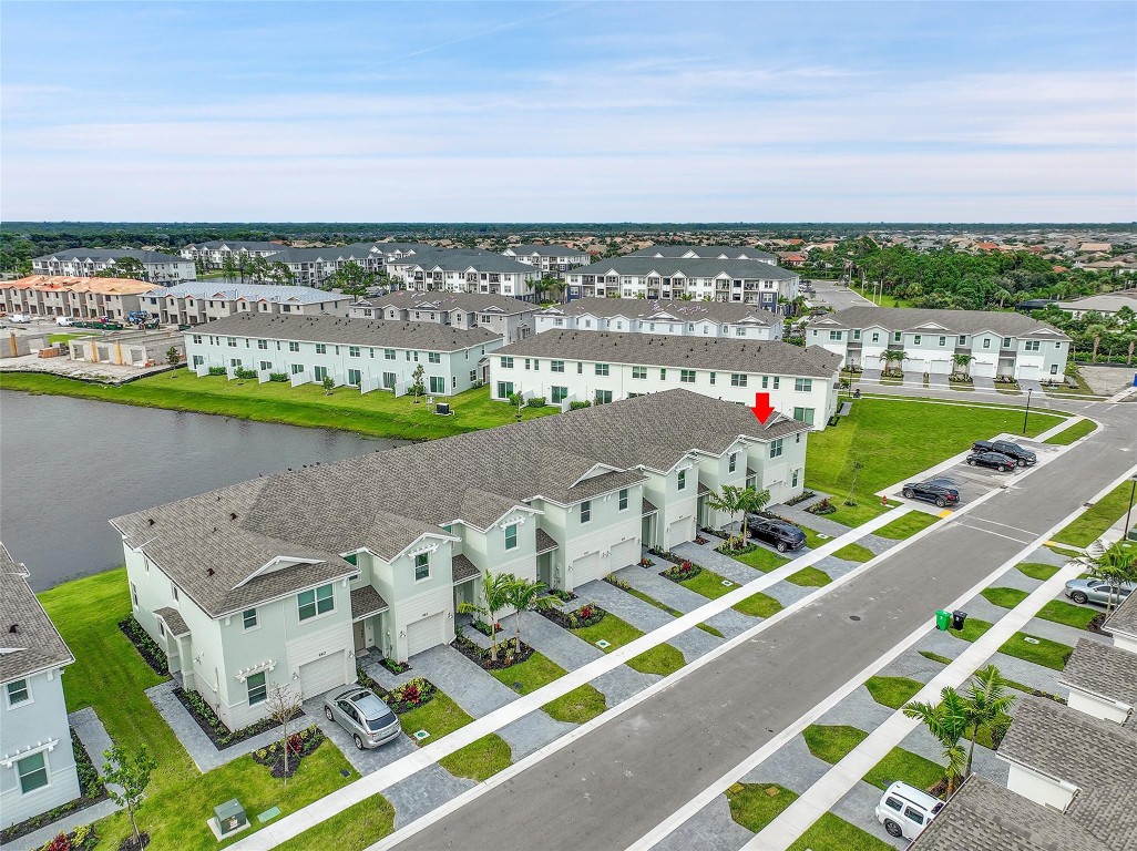 649 SE Lake Falls St