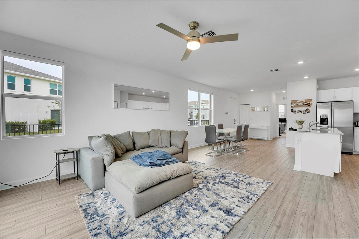 649 SE Lake Falls St