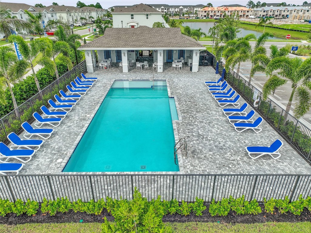 649 SE Lake Falls St