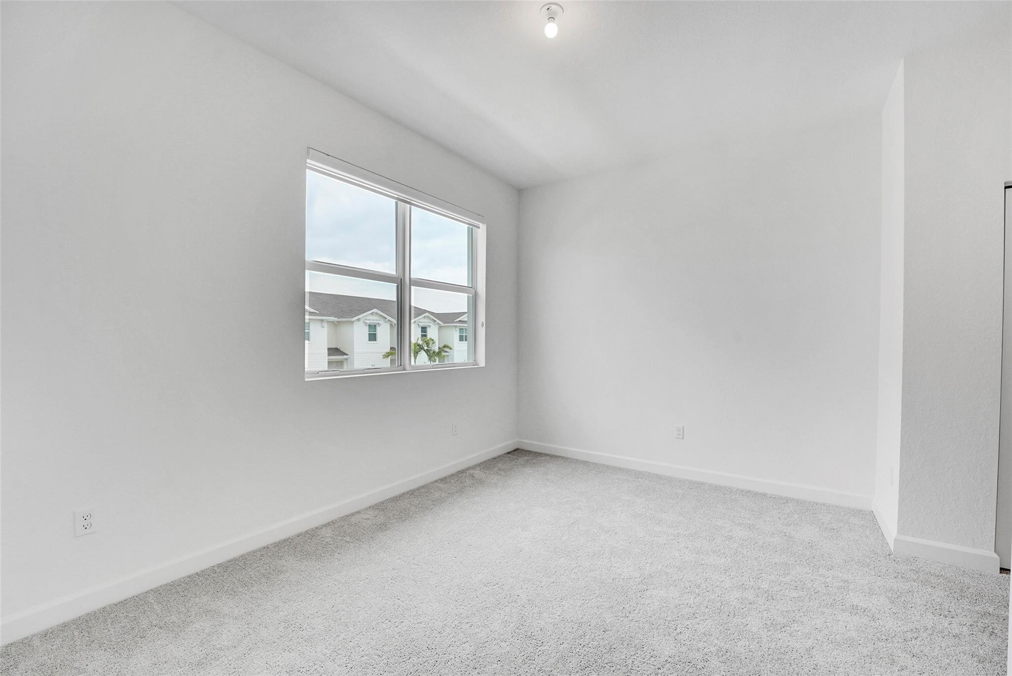 649 SE Lake Falls St