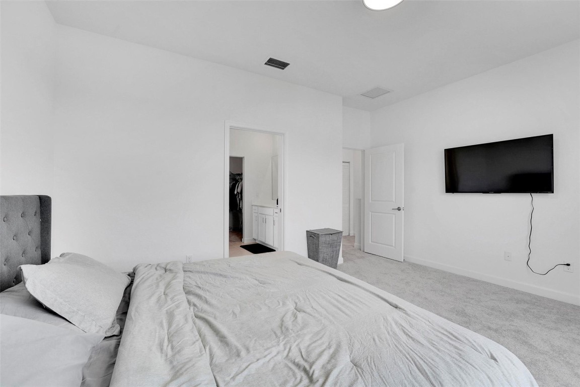 649 SE Lake Falls St