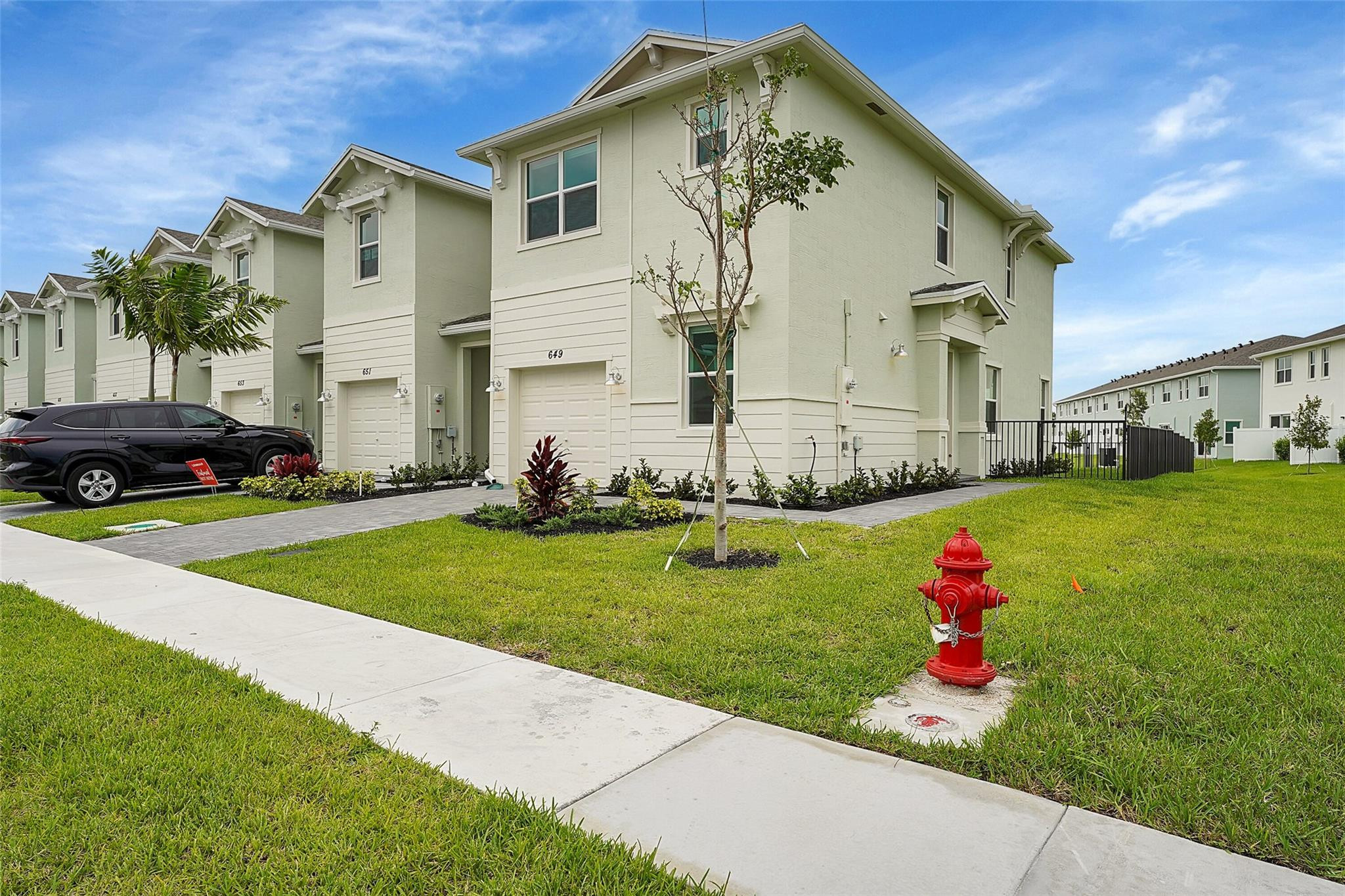 649 SE Lake Falls St