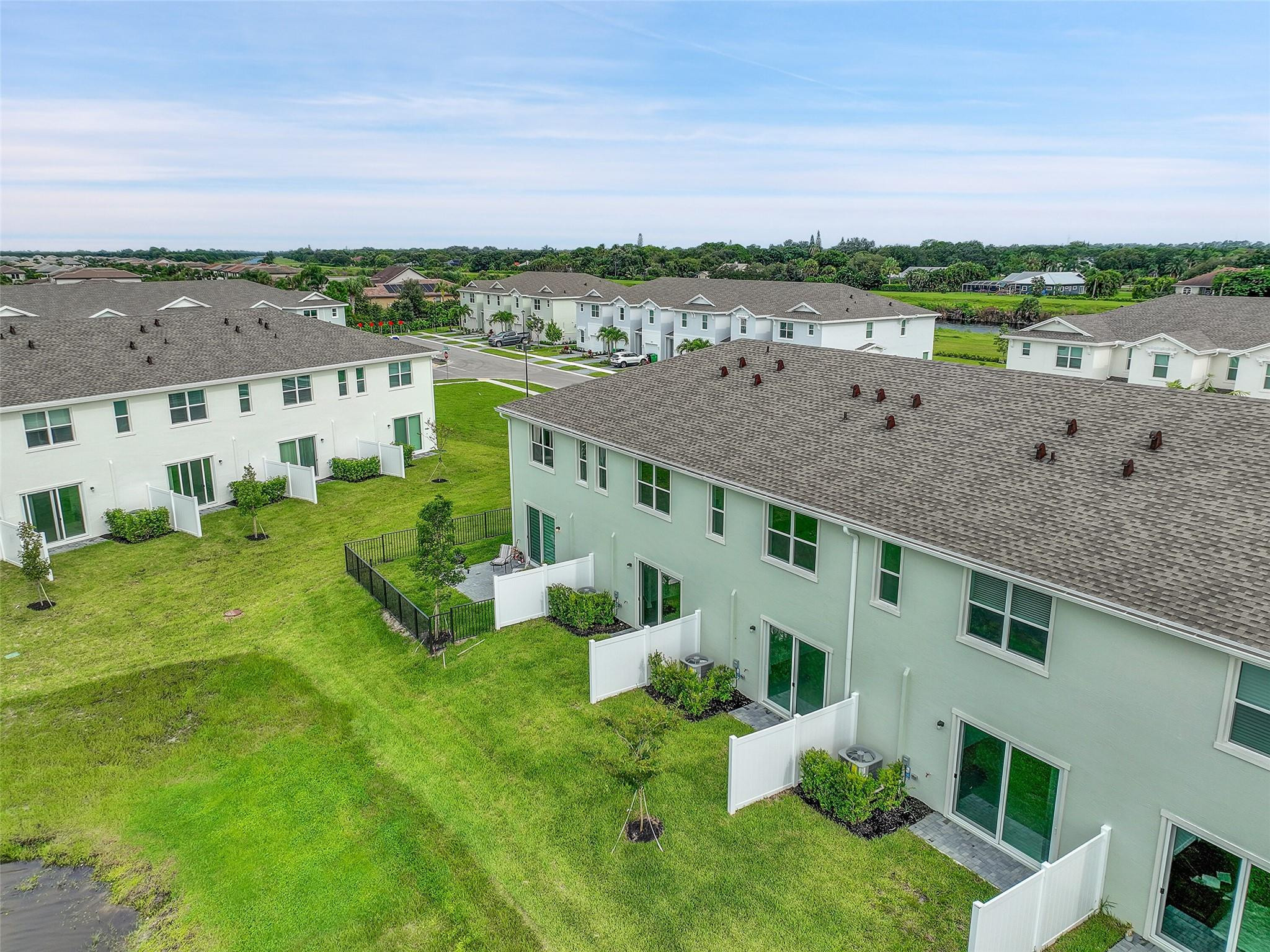 649 SE Lake Falls St