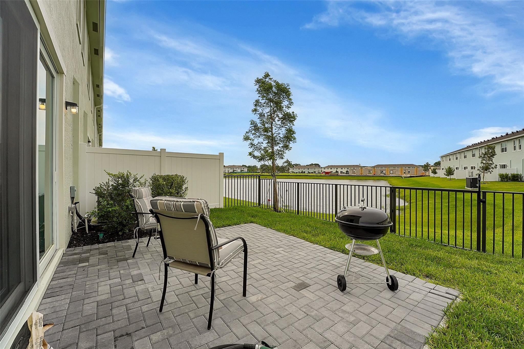 649 SE Lake Falls St