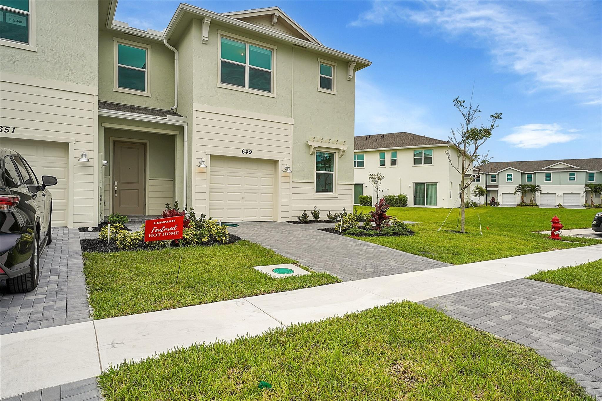 649 SE Lake Falls St