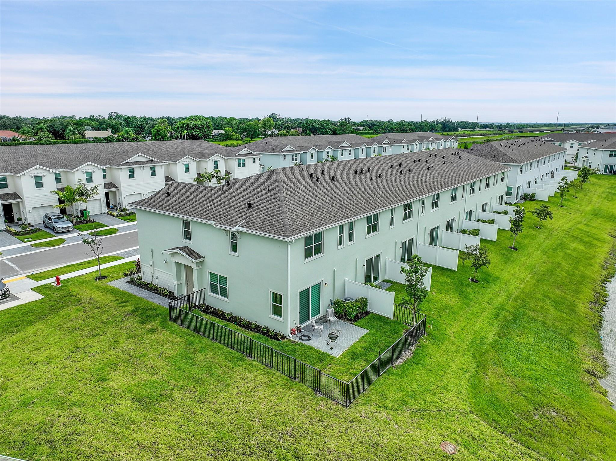 649 SE Lake Falls St