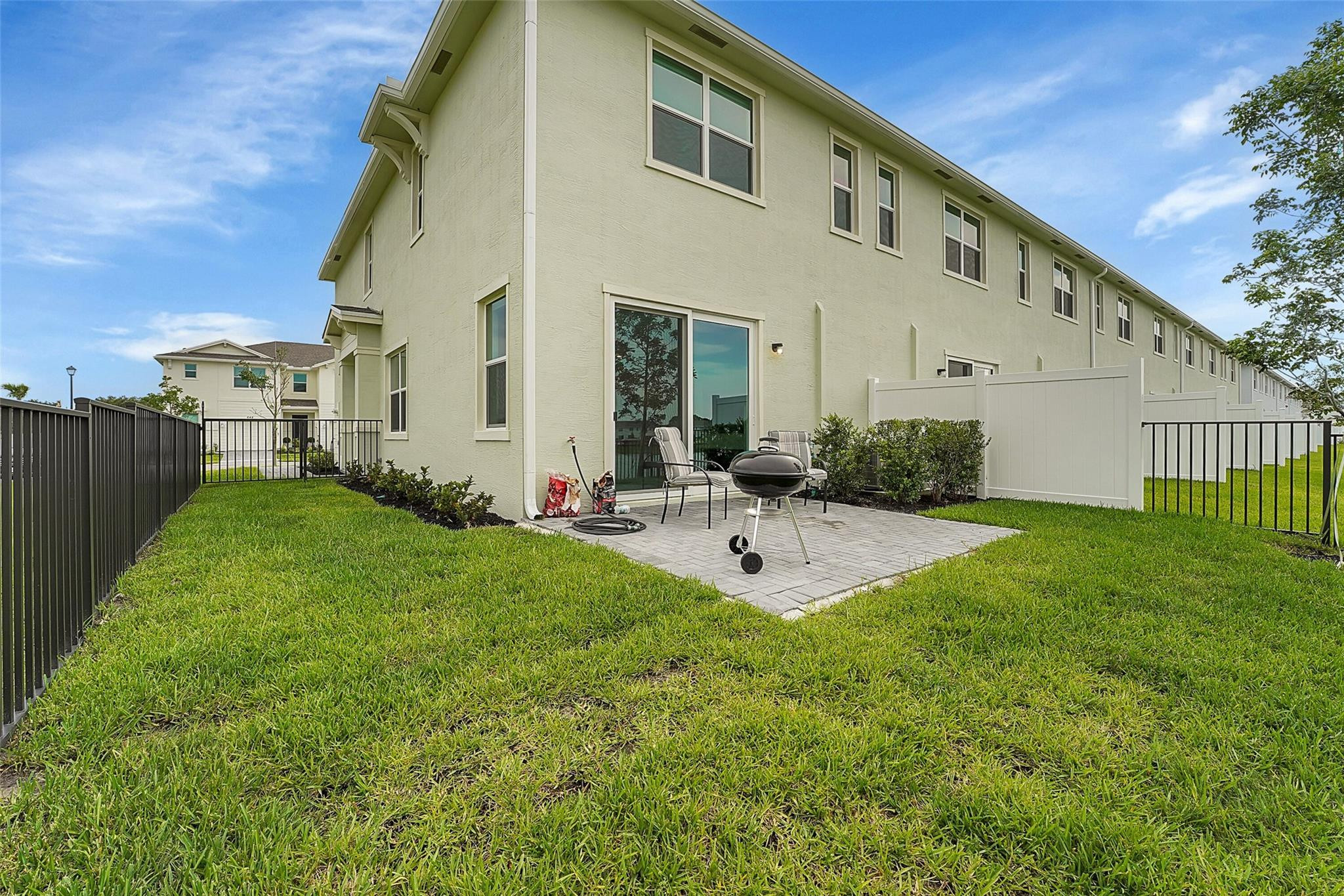 649 SE Lake Falls St