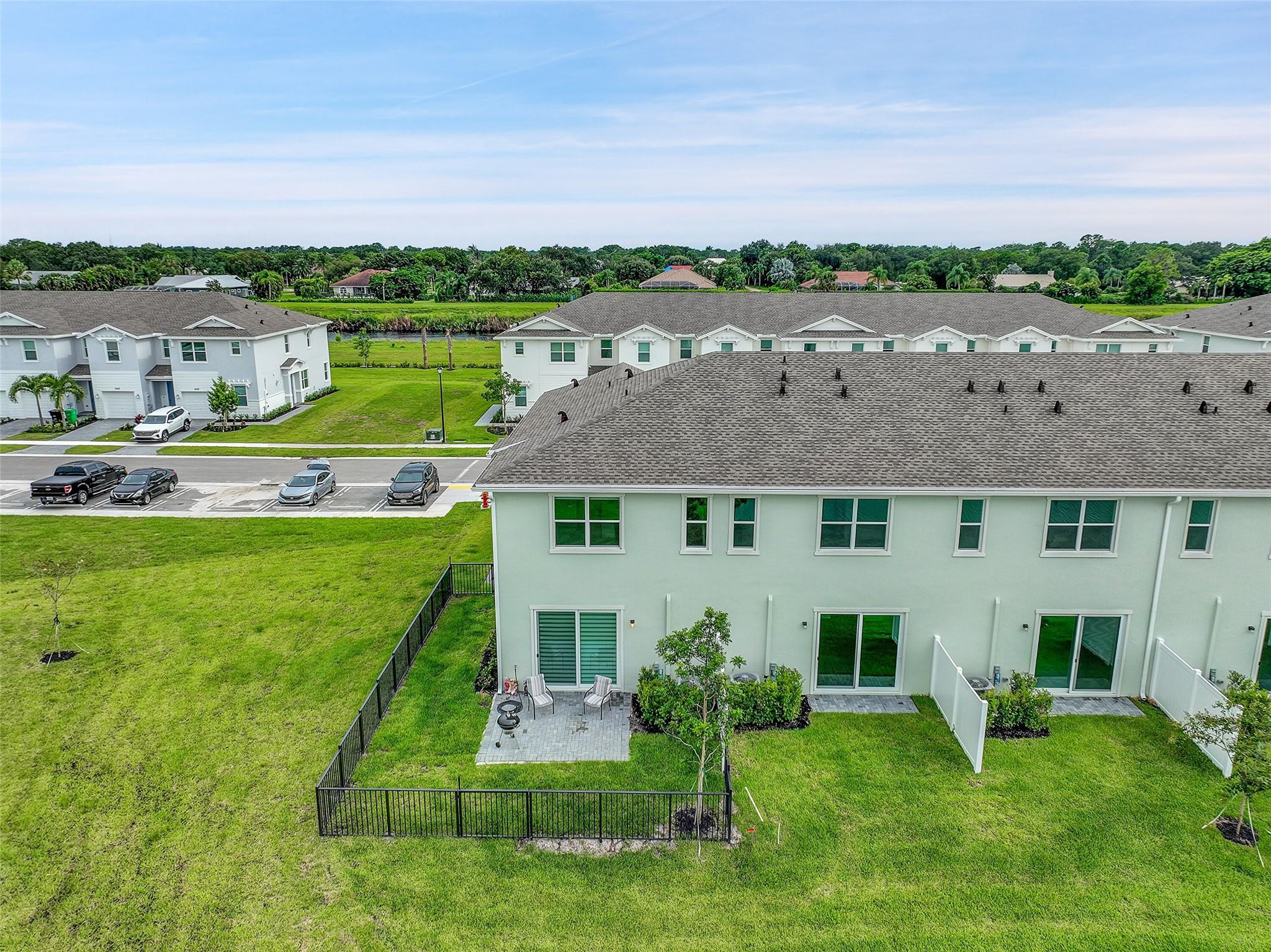 649 SE Lake Falls St