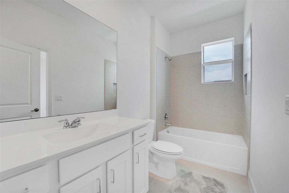 649 SE Lake Falls St