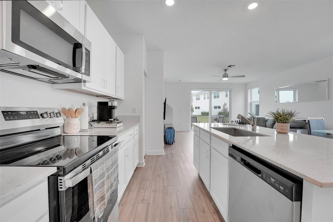 649 SE Lake Falls St