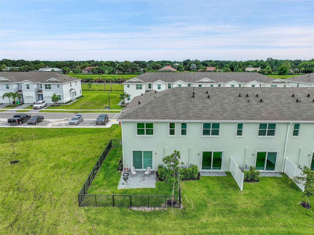 649 SE Lake Falls St