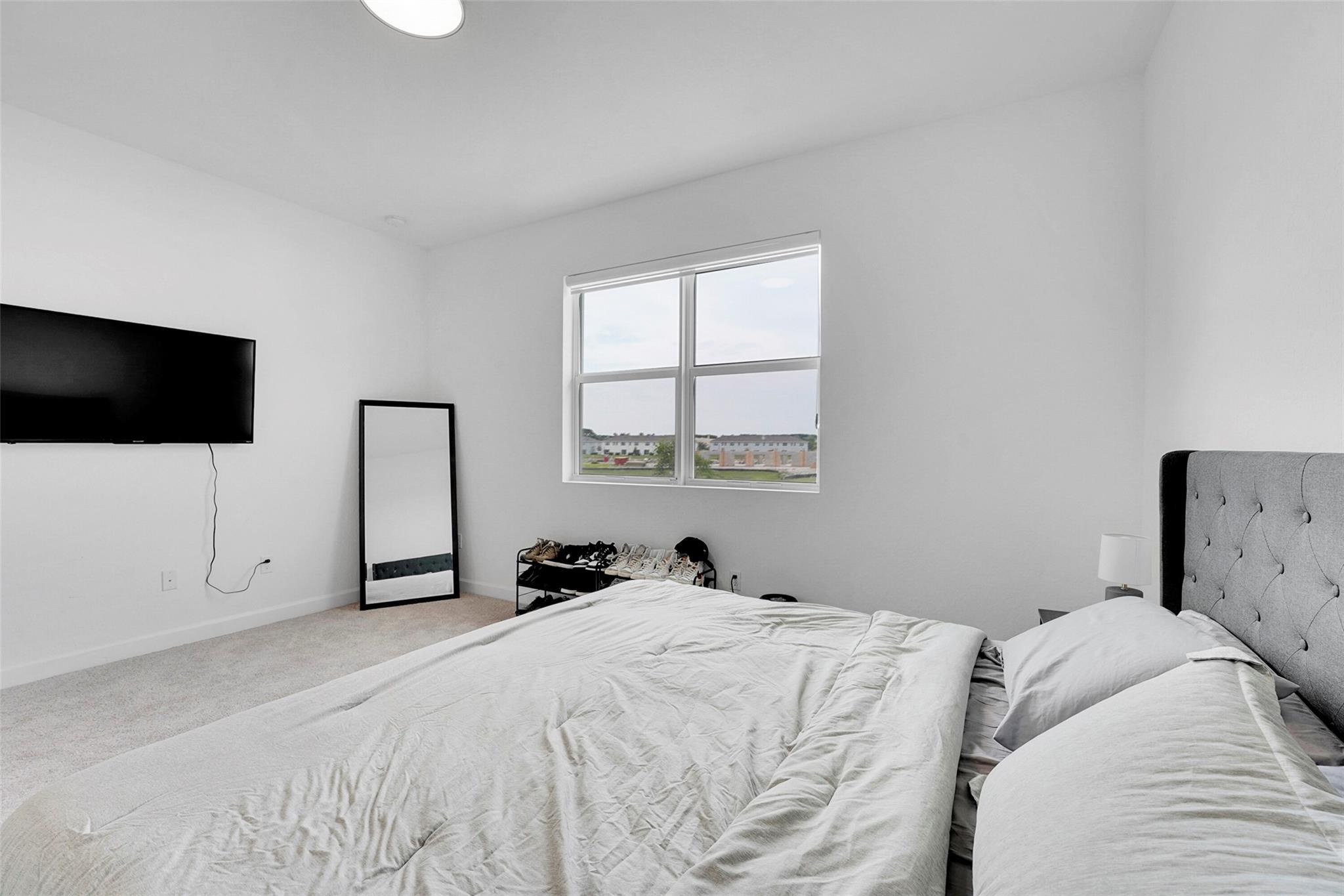 649 SE Lake Falls St