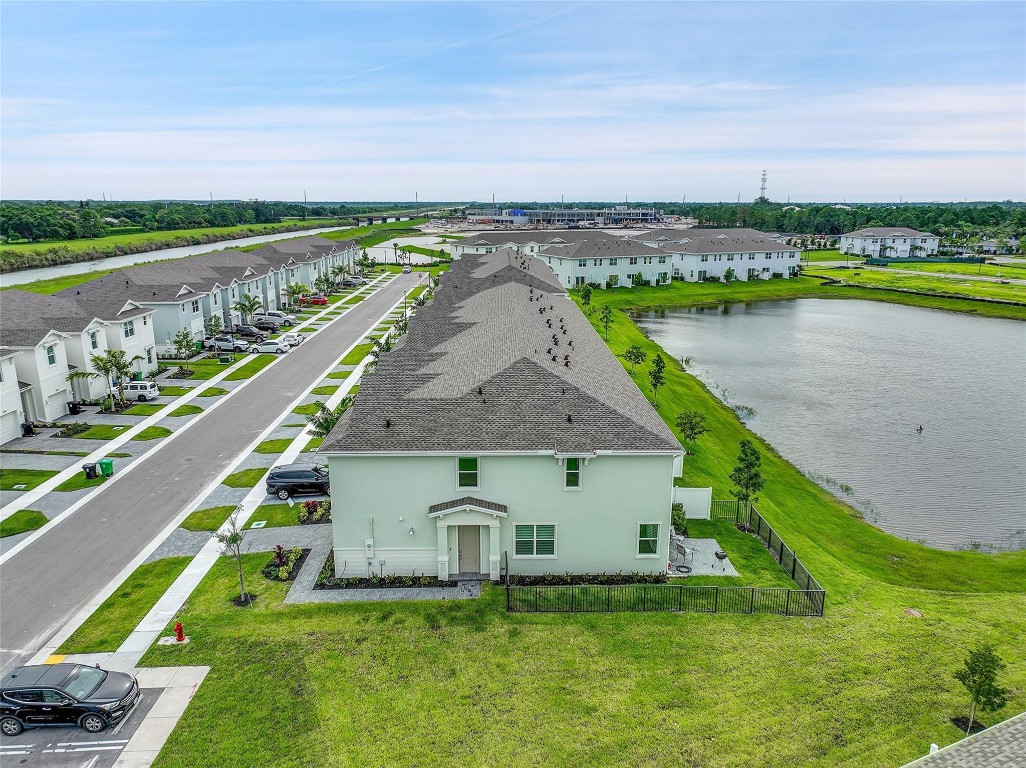 649 SE Lake Falls St