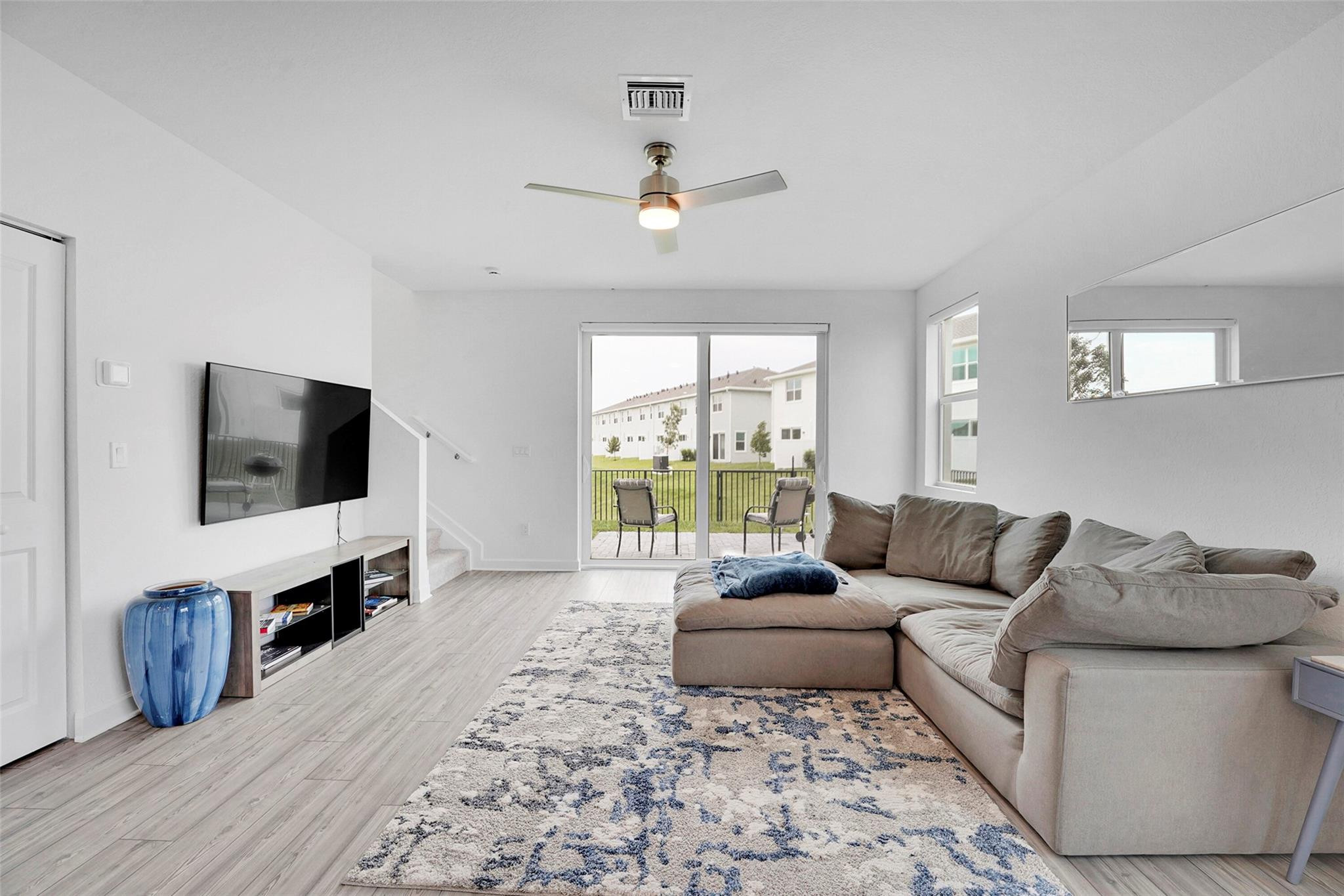 649 SE Lake Falls St