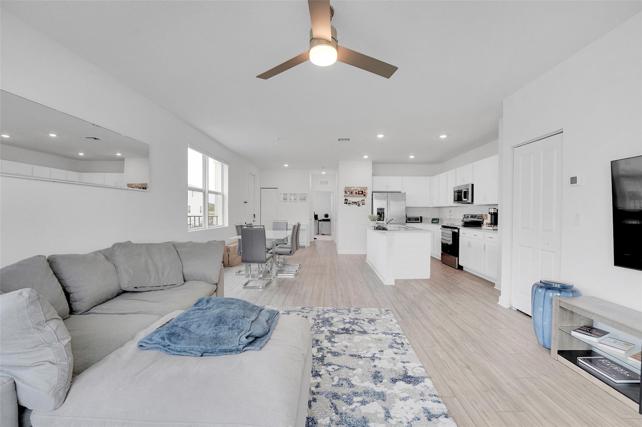 649 SE Lake Falls St