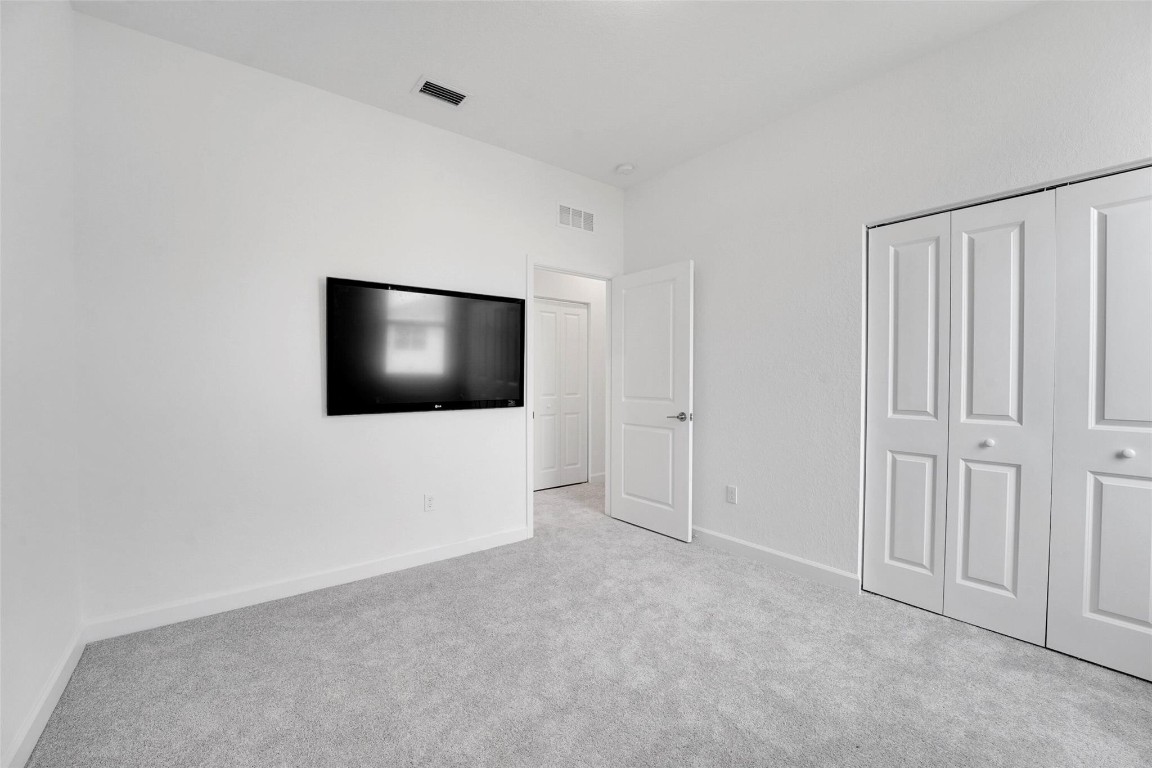 649 SE Lake Falls St