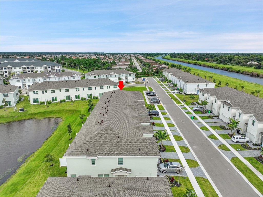 649 SE Lake Falls St