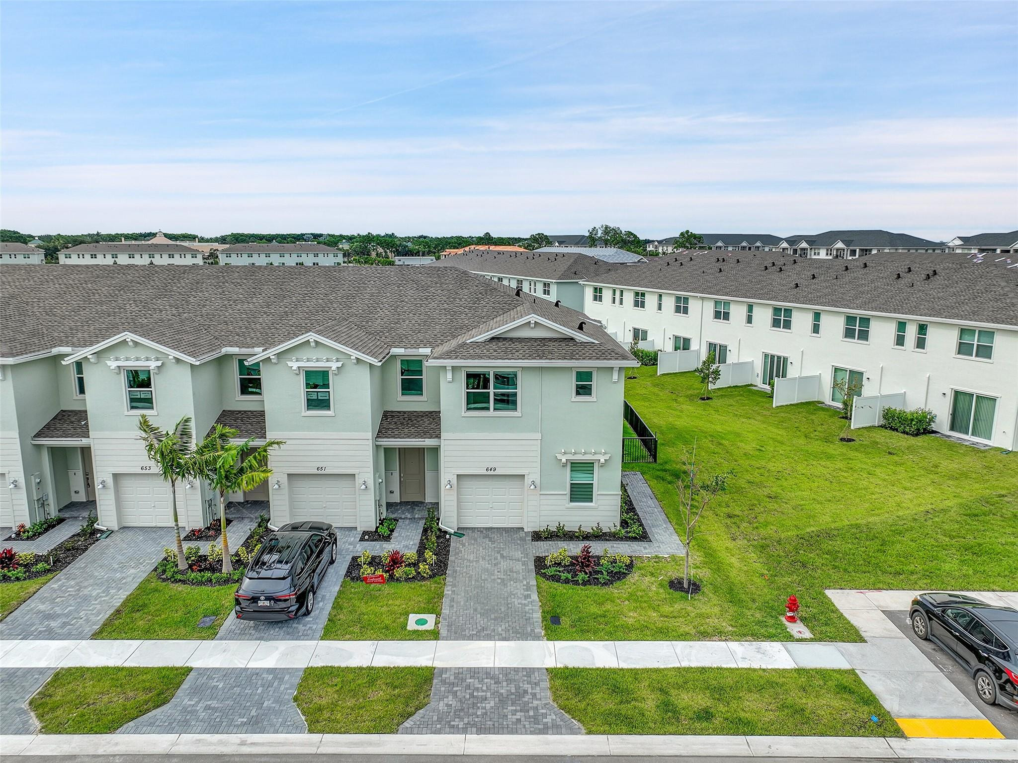 649 SE Lake Falls St