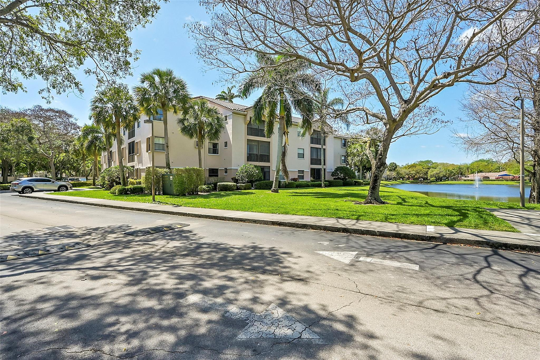 4101 Coral Tree Cir 312