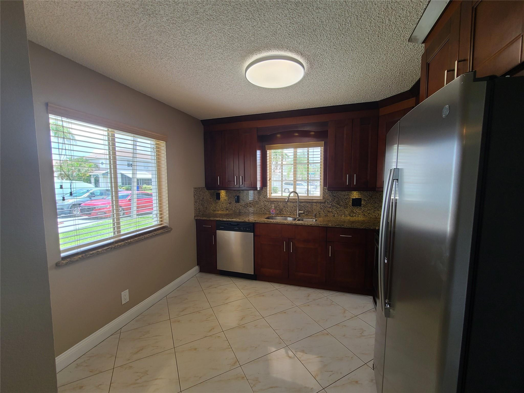 1427 SW 48th Ter