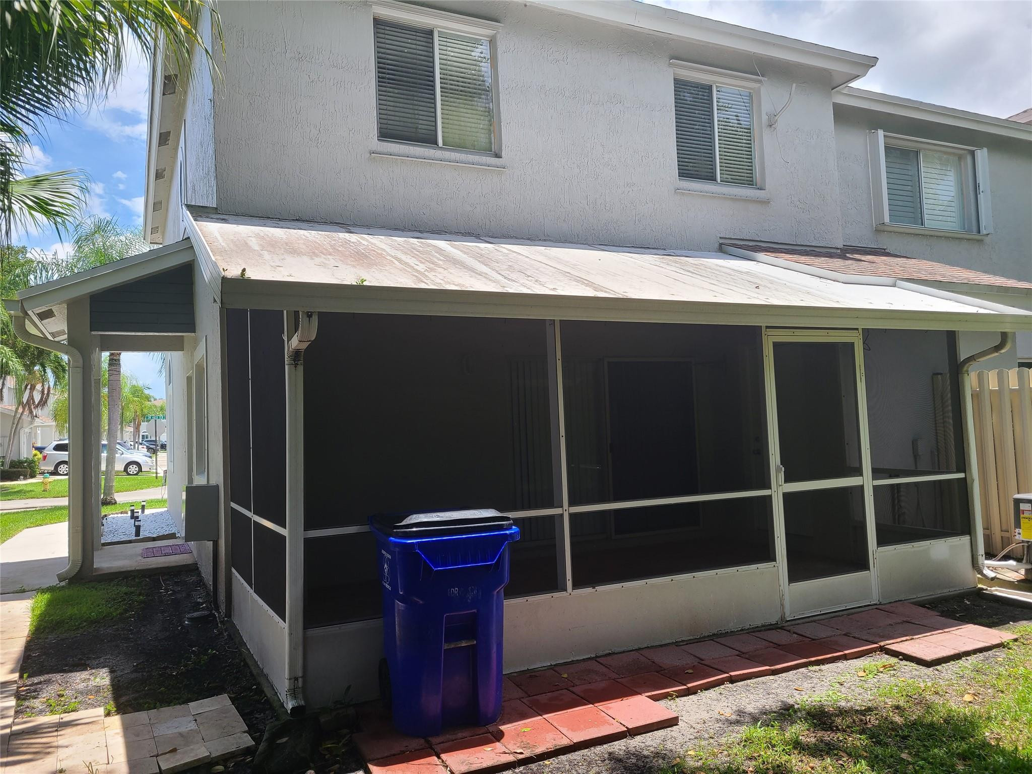 1427 SW 48th Ter