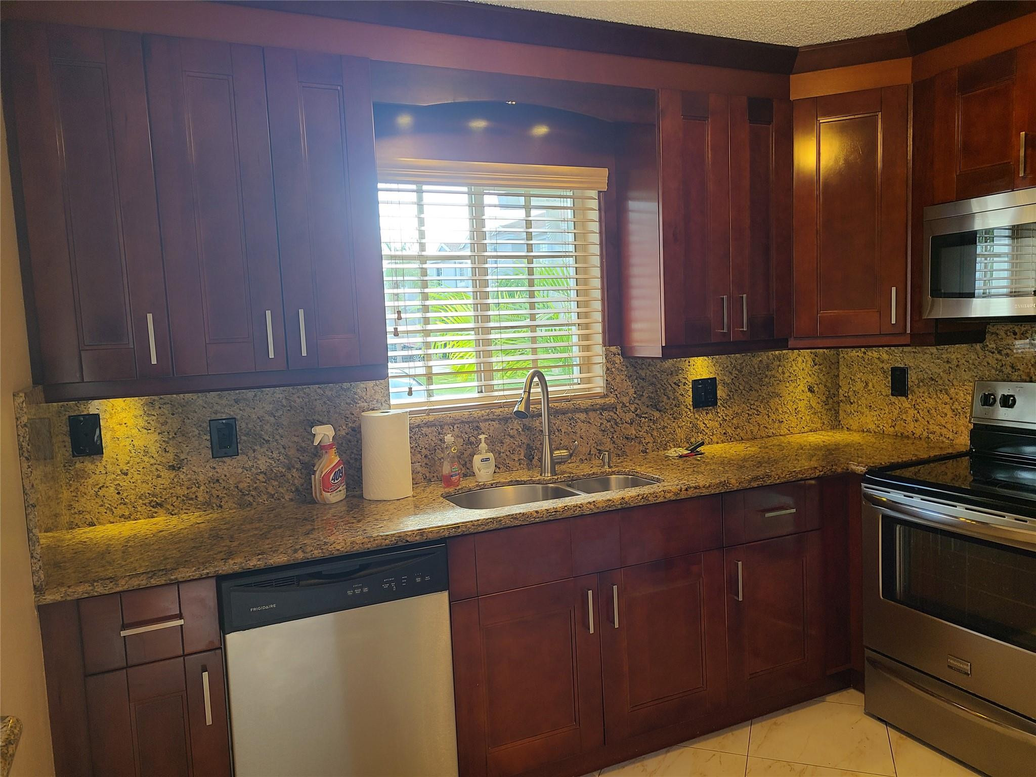 1427 SW 48th Ter