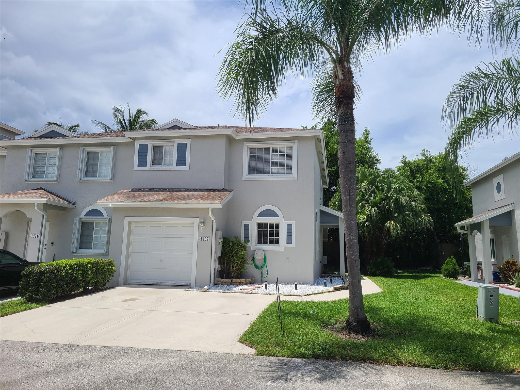 1427 SW 48th Ter
